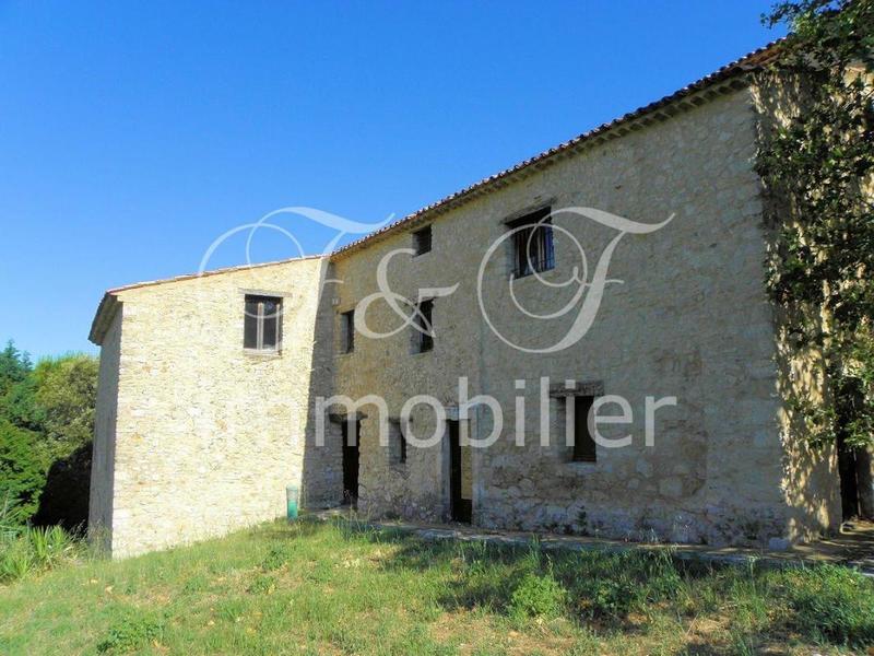 Propriété - 3 000 m²