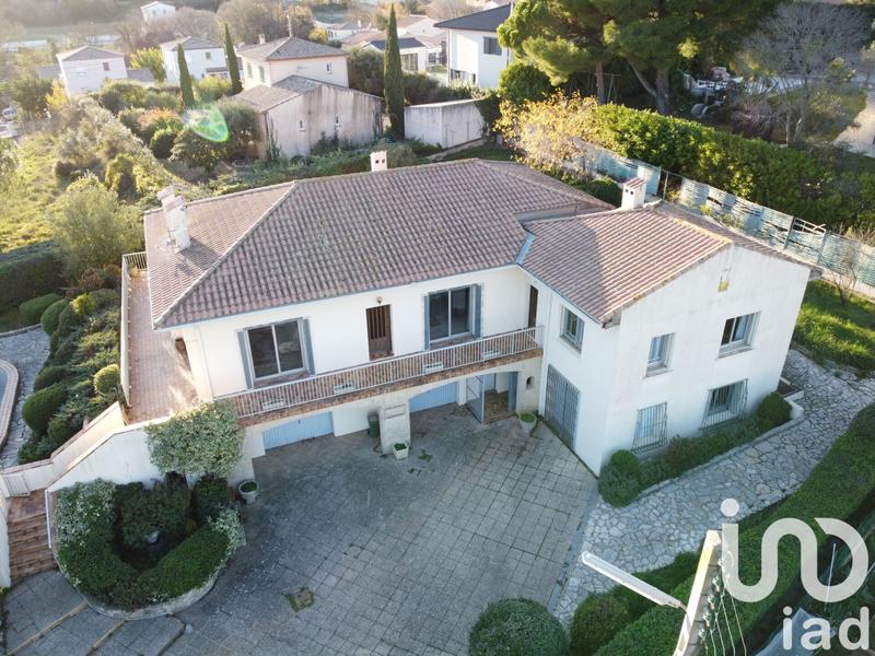 Maison - 241 m² - 10 pièces