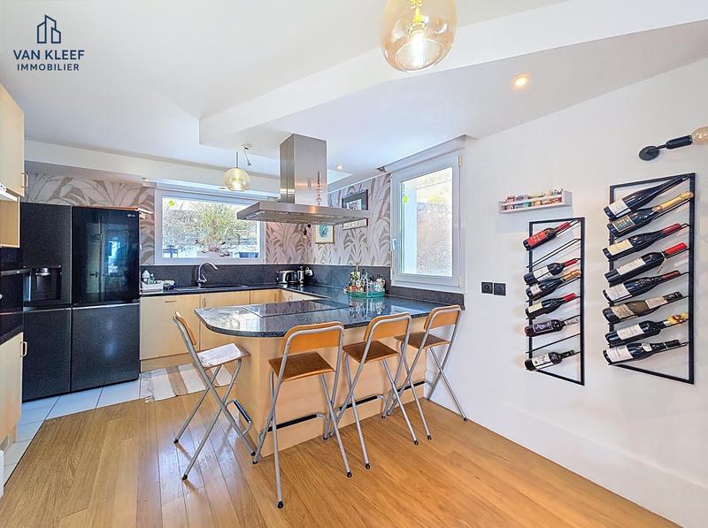 Maison traditionnelle - 180 m² - 7 pièces