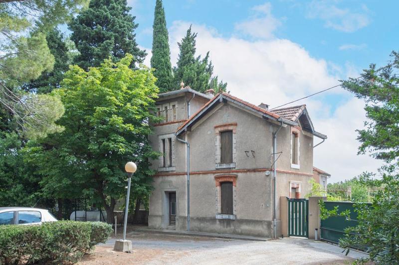 Maison - 3 706 m² - 13 pièces