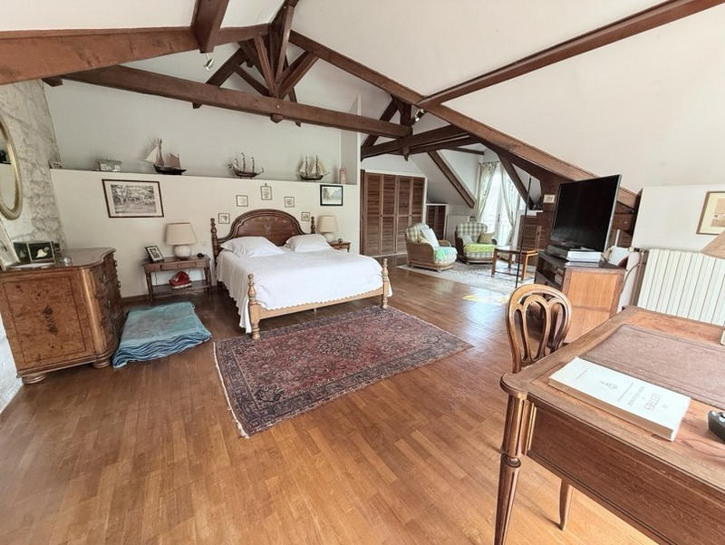 Maison - 276 m² - 9 pièces