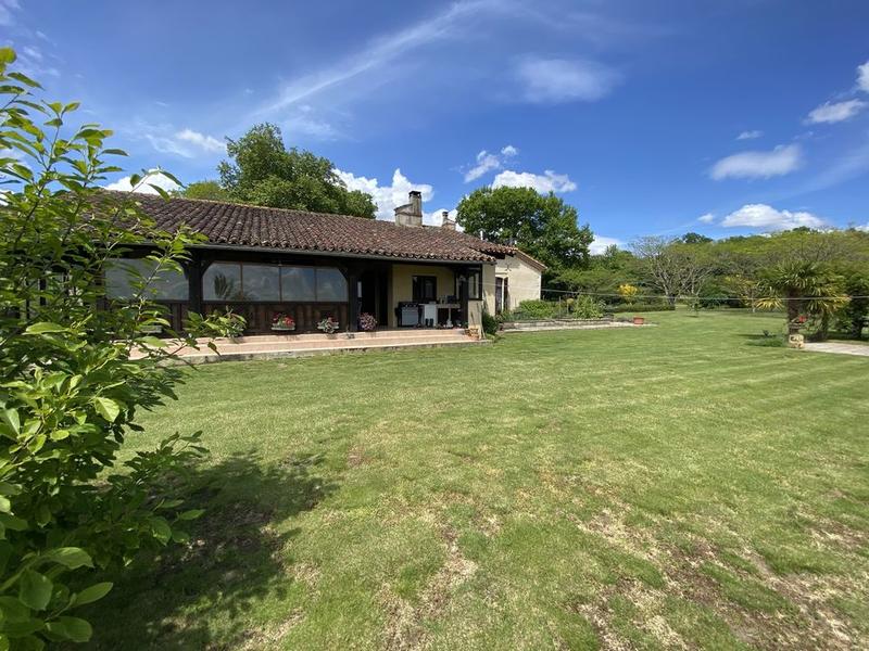 Maison en pierre - 383 m² - 14 pièces