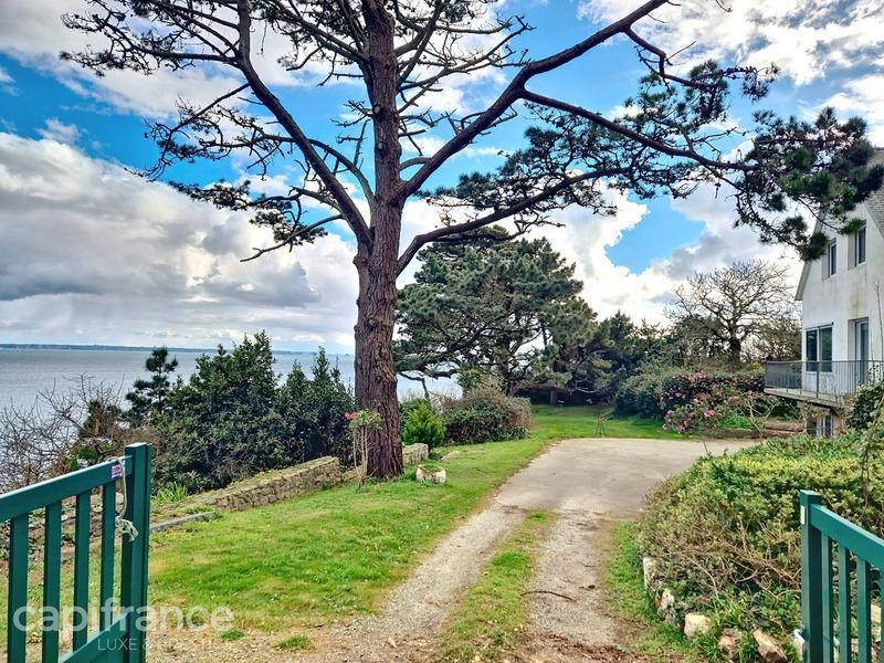 Propriété - 203 m² - 8 pièces