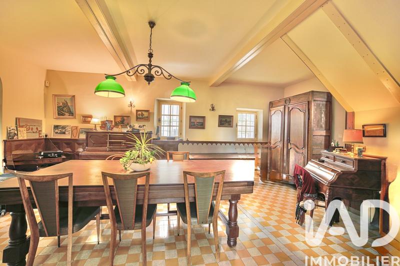 Maison - 225 m² - 7 pièces