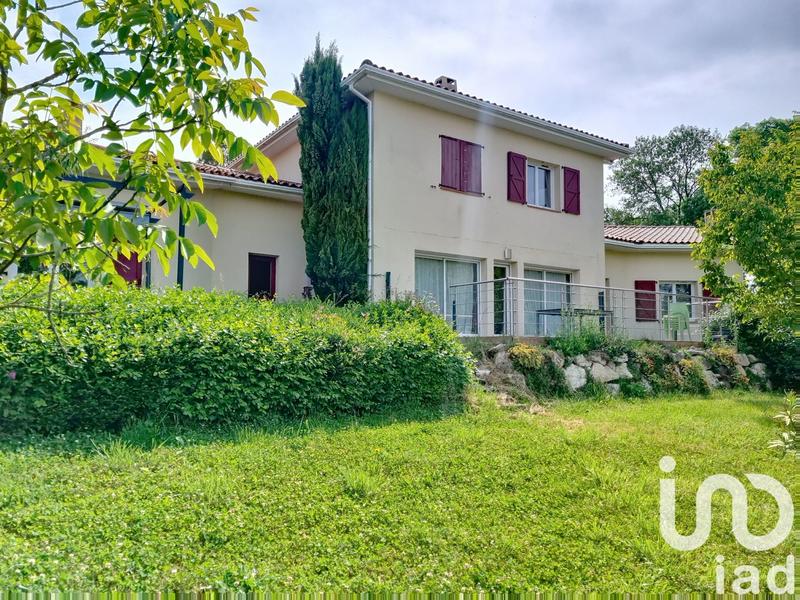 Maison - 233 m² - 10 pièces