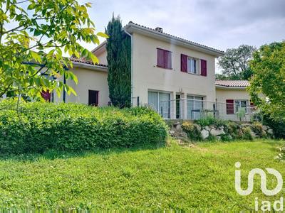 Maison - 233 m² - 10 pièces