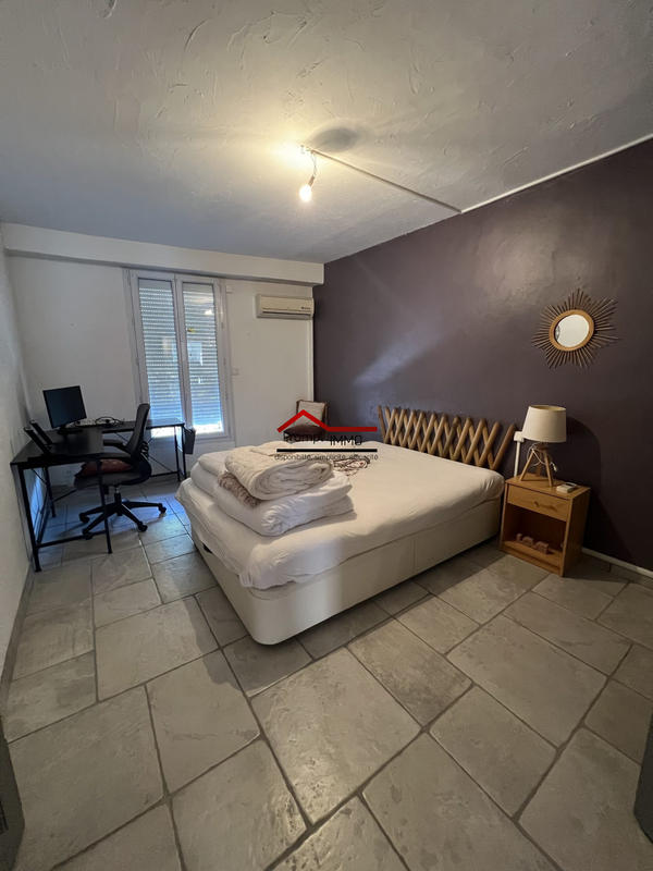 Maison - 256 m² - 4 pièces