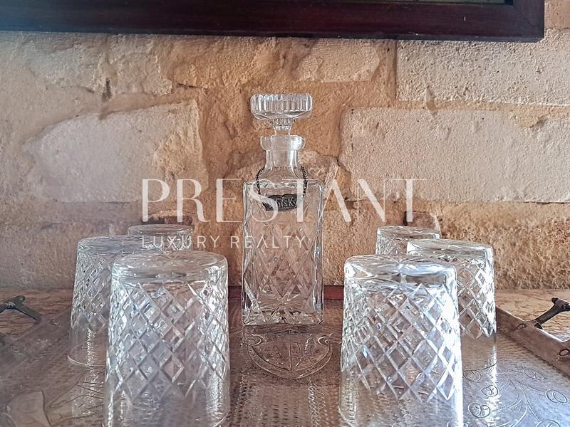 Maison - 400 m² - 10 pièces