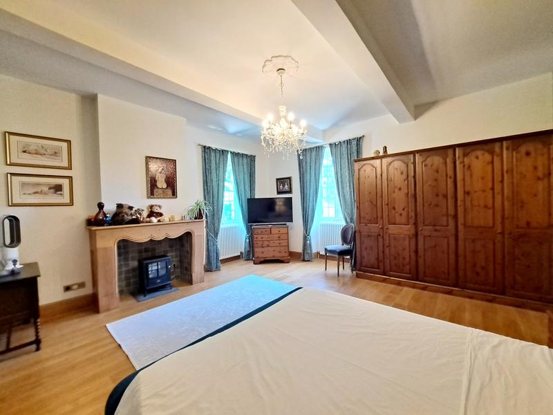 Maison - 432 m² - 10 pièces