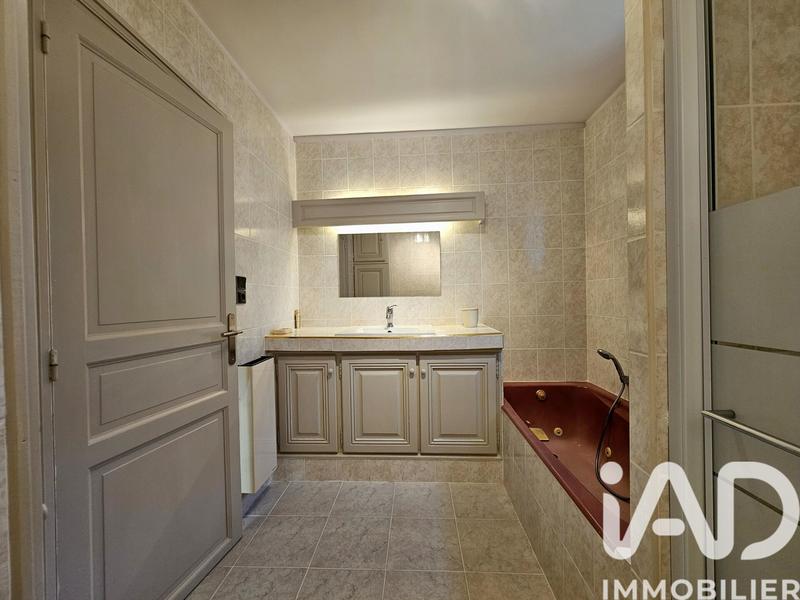 Maison - 197 m² - 8 pièces