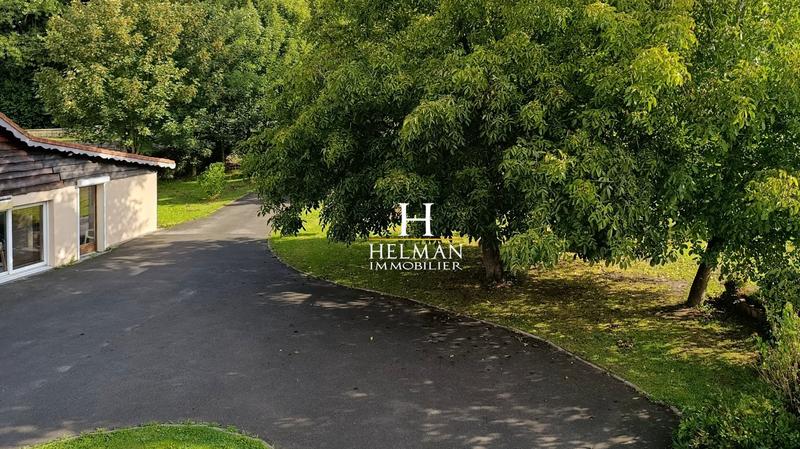 Maison - 311 m² - 12 pièces