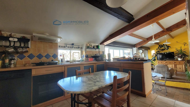 Maison - 180 m² - 7 pièces