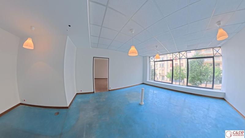 Local commercial - 160 m² - 4 pièces