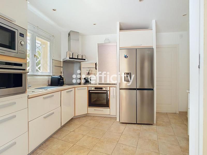 Maison - 180 m² - 5 pièces