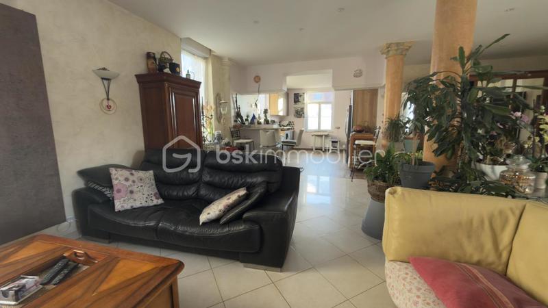 Propriété - 225 m² - 8 pièces