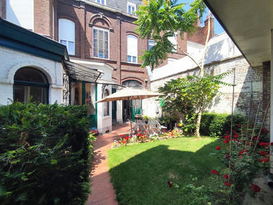 Maison - 276 m² - 9 pièces