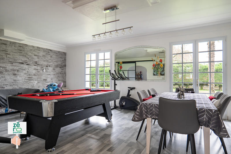 Maison - 283 m² - 10 pièces