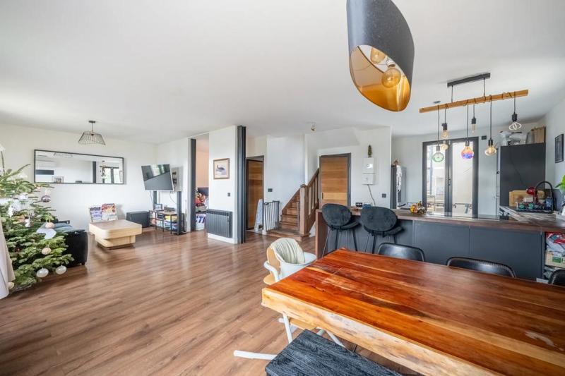 Maison - 140 m² - 5 pièces