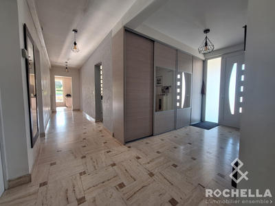 Maison traditionnelle - 198 m² - 7 pièces