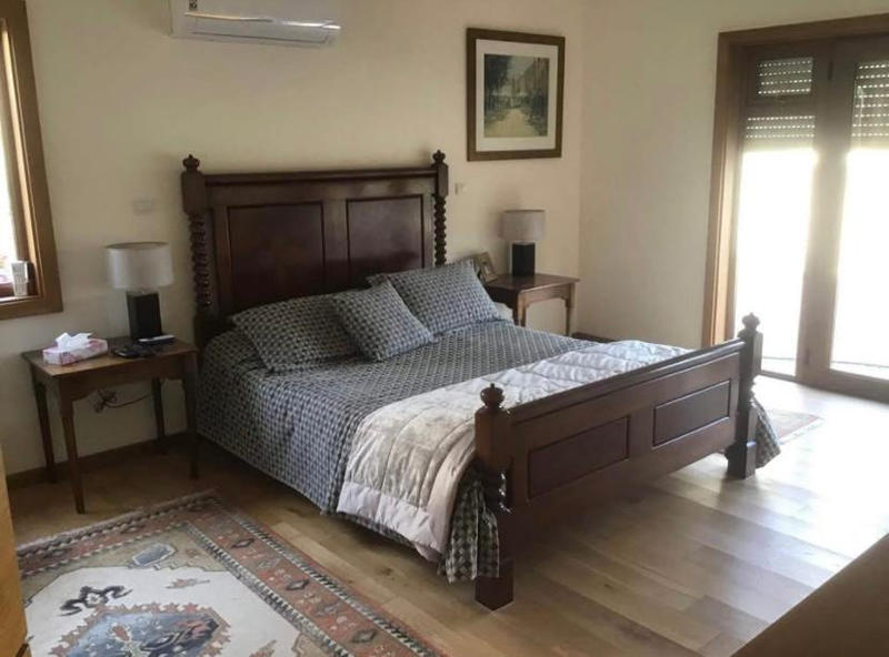 Maison - 202 m² - 5 pièces