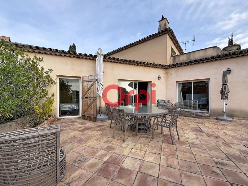 Maison - 305 m² - 5 pièces