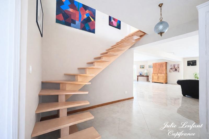 Maison - 405 m² - 8 pièces