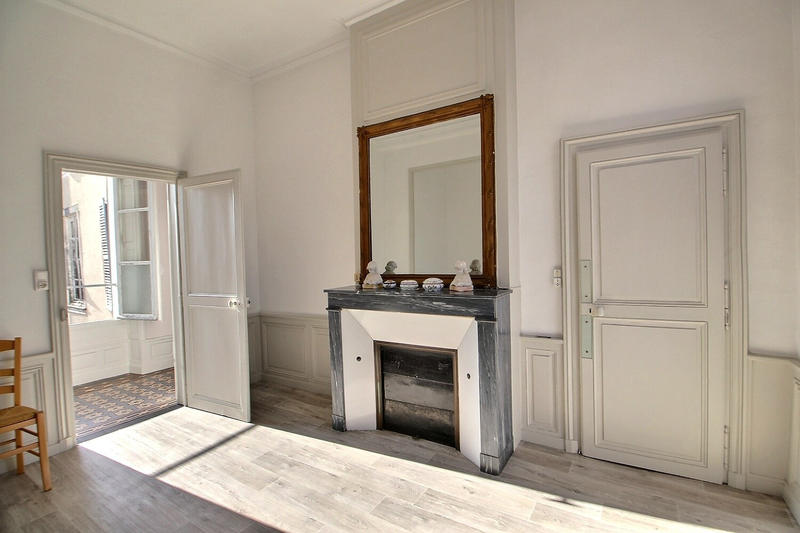 Demeure - 255 m² - 8 pièces