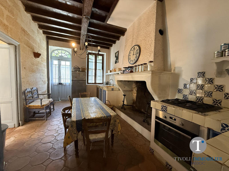 Maison traditionnelle - 234 m² - 8 pièces