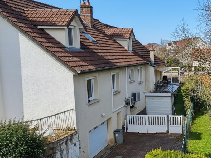 Maison - 215 m² - 10 pièces