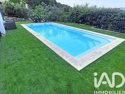 Maison - 207 m² - 8 pièces