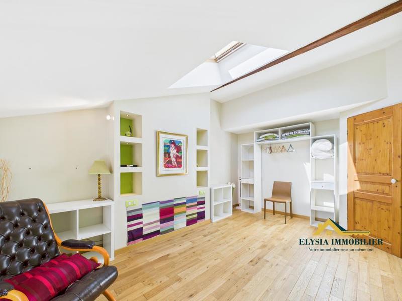 Maison - 229 m² - 8 pièces