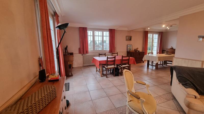 Maison traditionnelle - 225 m² - 8 pièces