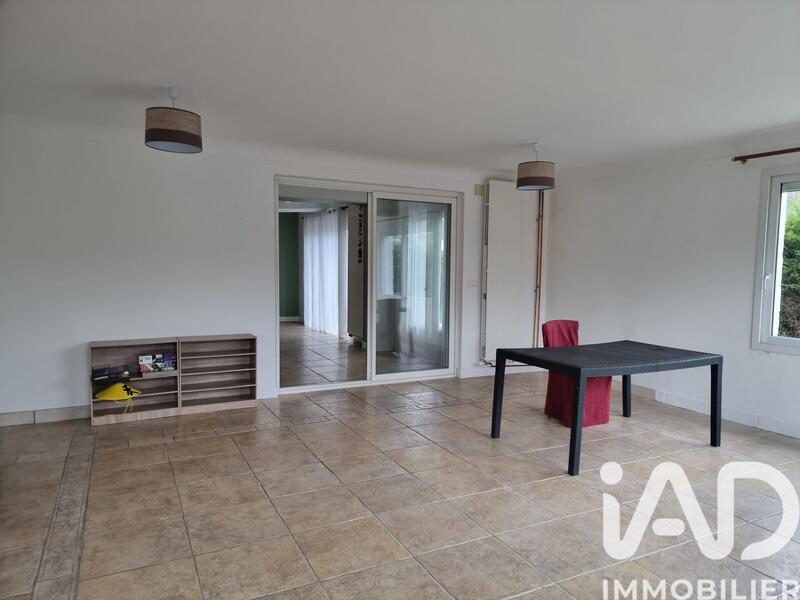 Maison - 240 m² - 8 pièces