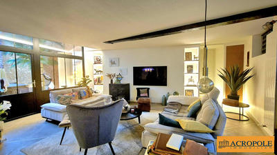 Maison - 240 m² - 9 pièces