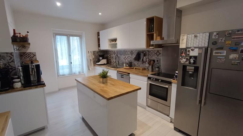 Demeure - 133 m² - 8 pièces