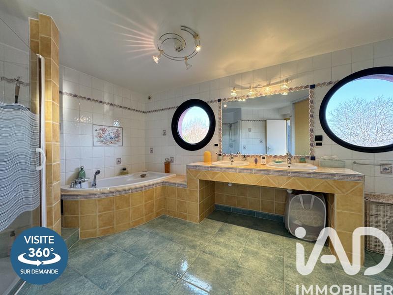 Maison de maîtres - 250 m² - 10 pièces