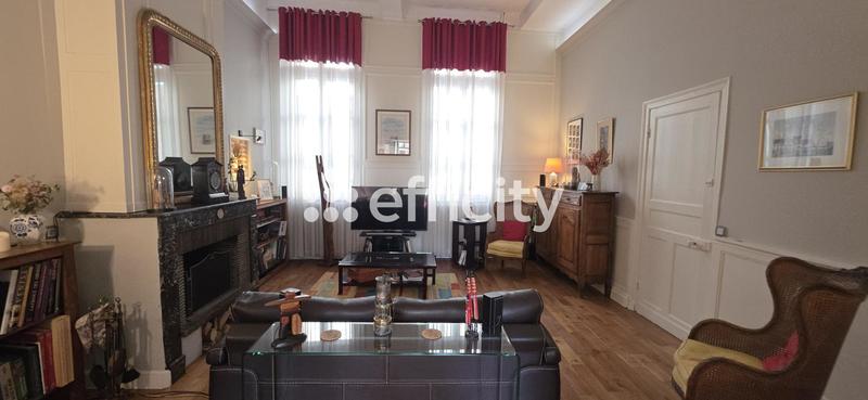 Maison - 212 m² - 9 pièces