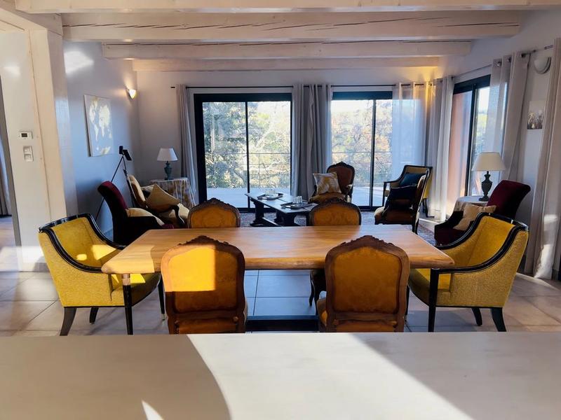 Maison - 281 m² - 12 pièces