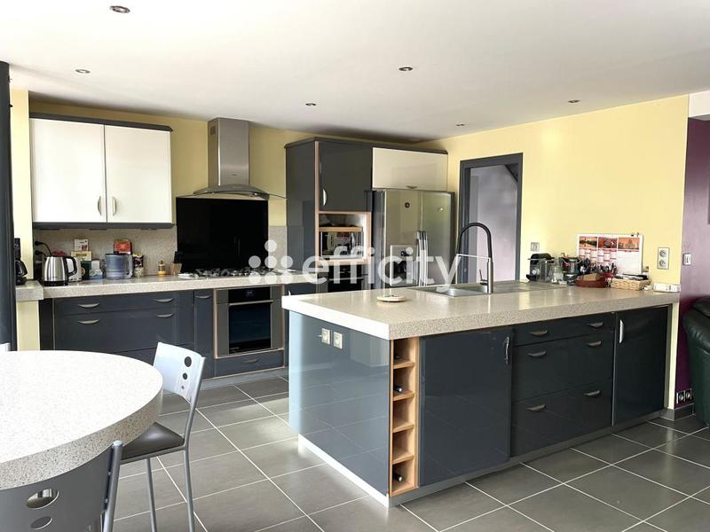 Maison traditionnelle - 190 m² - 5 pièces