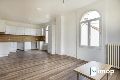 Maison - 210 m² - 5 pièces