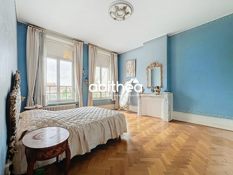 Maison - 257 m² - 9 pièces