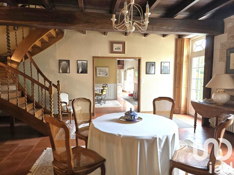 Maison - 270 m² - 10 pièces