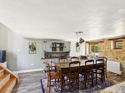 Maison - 234 m² - 10 pièces