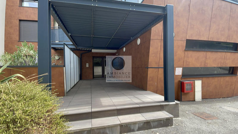 Appartement - 99 m² - 4 pièces