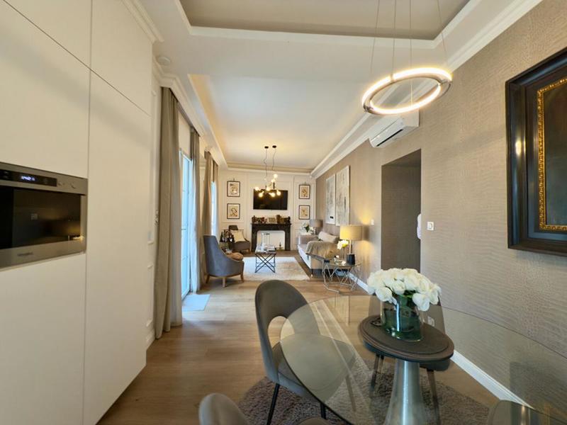 Maison - 400 m² - 12 pièces