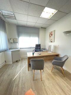 Bureau - 79 m² - 6 pièces