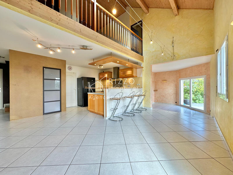 Maison - 140 m² - 5 pièces