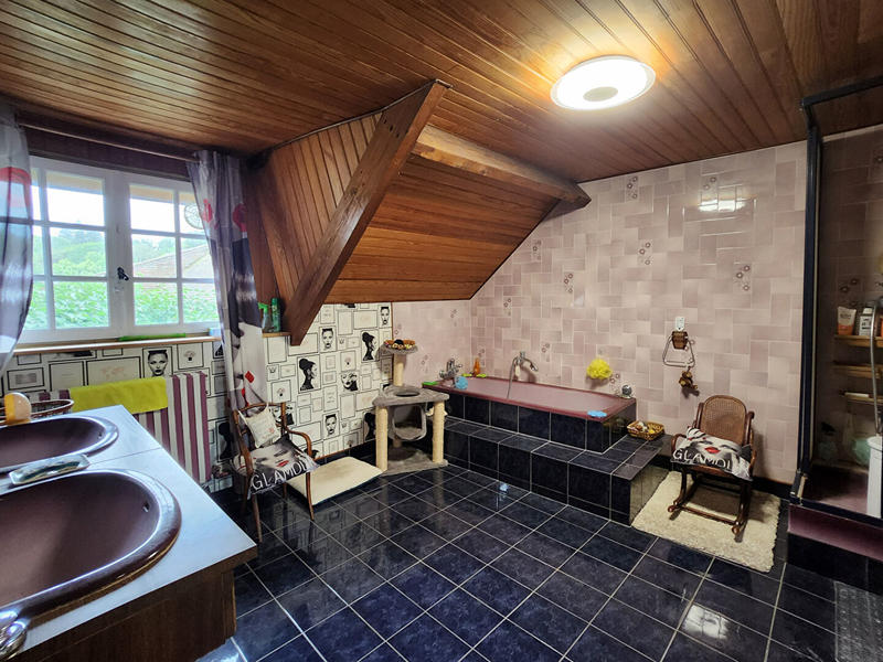 Maison - 258 m² - 8 pièces