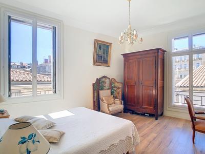 Appartement bourgeois - 144 m² - 6 pièces