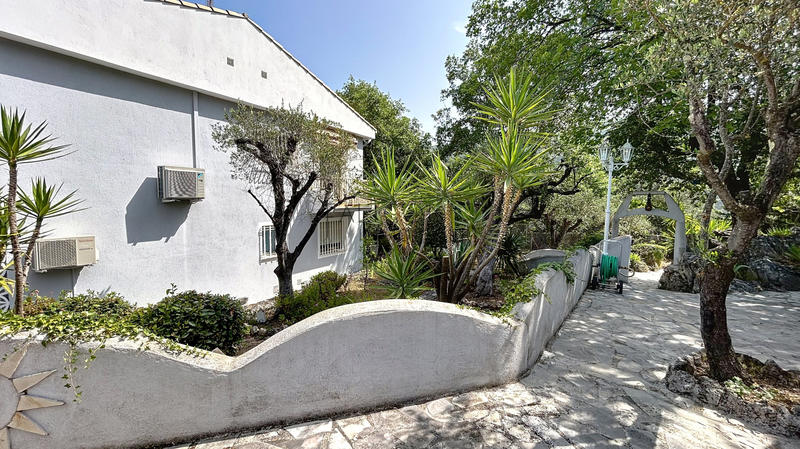 Villa - 320 m² - 8 pièces